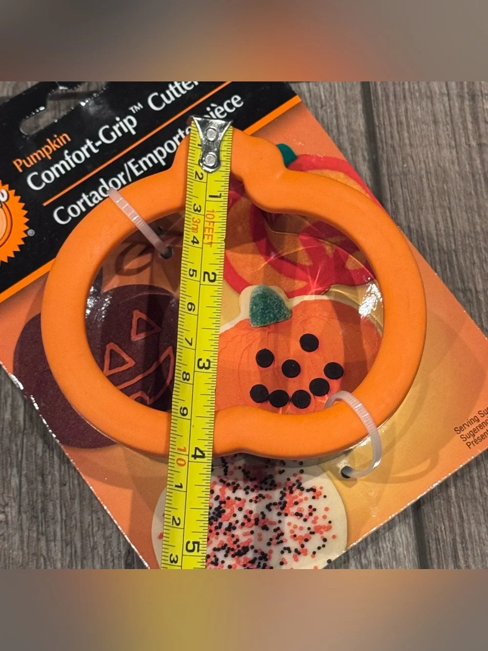 4 Wilton Comfort Grip Cookie Cutters New Bunny Pumpkin & 2 Hearts